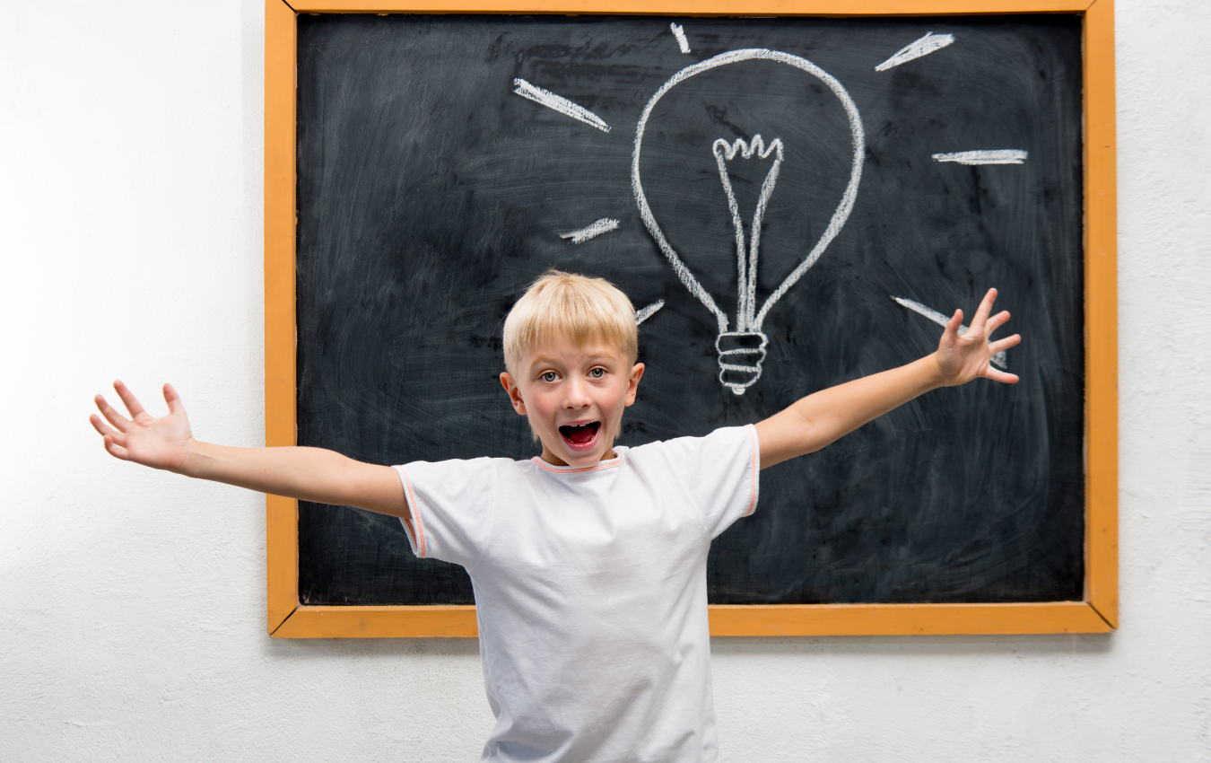 Enfant heureux d'avoir compris : eurêka !